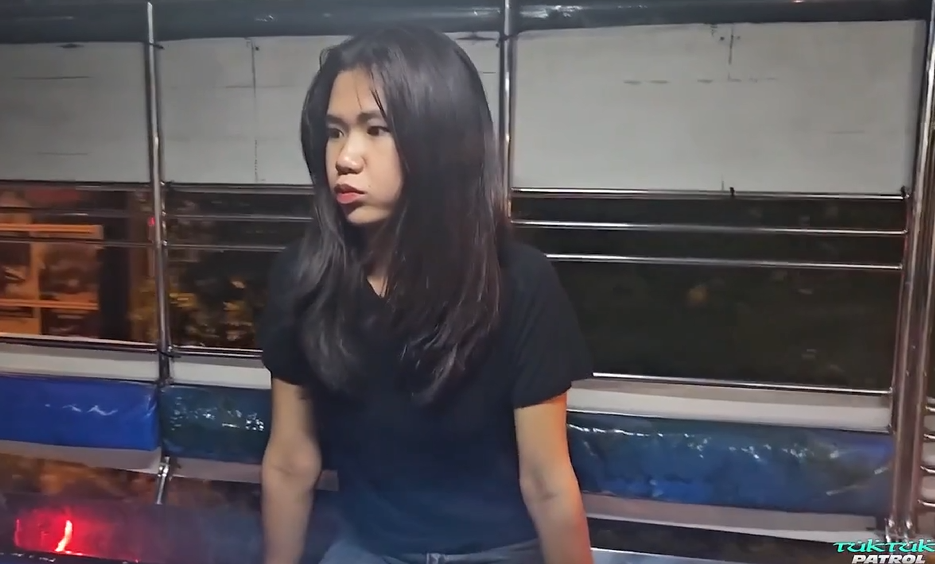 TukTukPatrol Somtam น้องส้มตำ วัยรุ่นไทยขาวน่ารัก พาขึ้นสองแถวรอบดึก อาบน้ำโกนหมอยให้หีเนียน โดนจับเย็ดกระแทกแรงๆมันส์ๆ