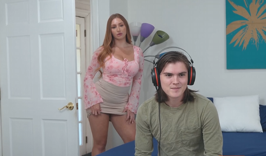 Porn family Skylar Snow ไอหนุ่มติดเกมส์ คุณแม่เลยใช้เต้าบำบัด