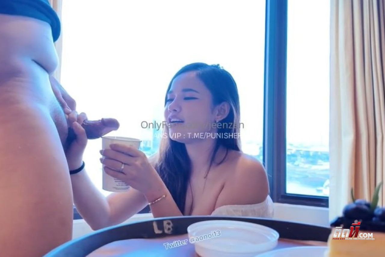 คลิปโป๊ไทย น้องส้มรีดน้ำเงี่ยนใส่กาแฟ jeenzen เปิดม่านเย็ดกันเสียวๆ อมควยเย็ดท่าหมา ปิดท้ายชักน้ำกาแฟแล้วดื่มต่อ